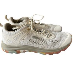Keen Women's Athletic Shoes in White/Cream and Tan

Great condition